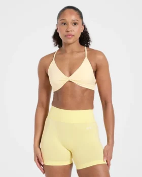 Essential Twist Crossback Sports Bra
