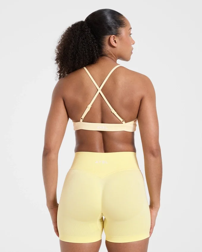 Essential Twist Crossback Sports Bra