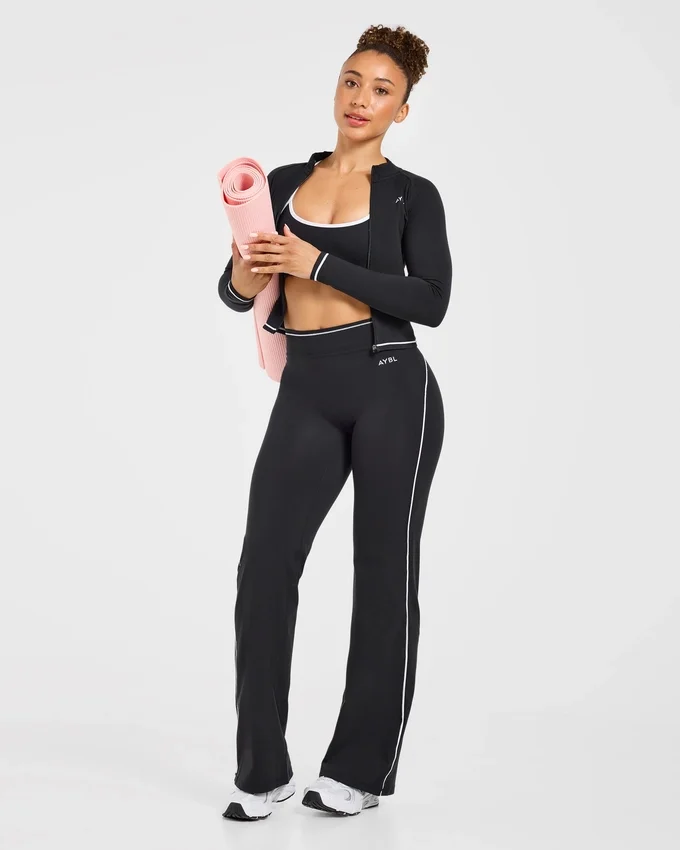 Form Flared Leggings